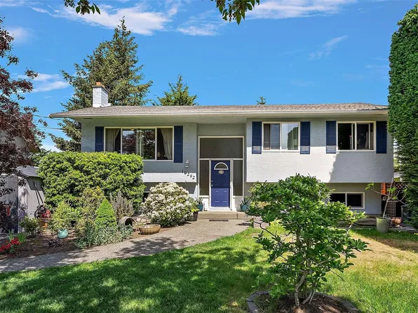 10292 Godfrey Pl, Sidney, BC V8L 2L1