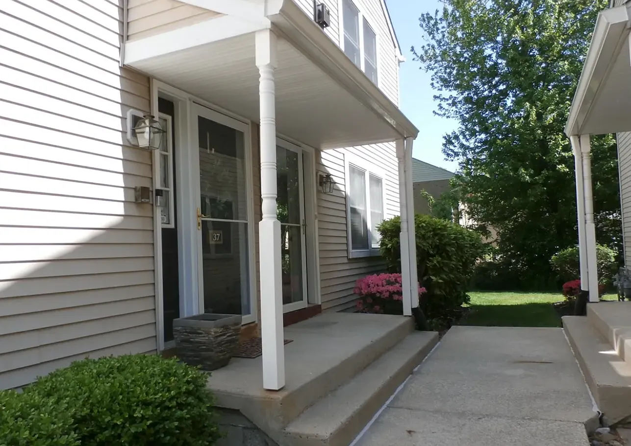 2 bed, 1132 sqft, $2,400 — Photo 4