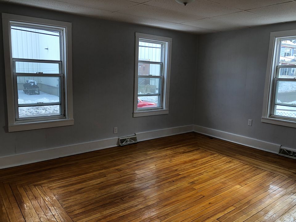 2nd image of 36 Mechanic St APT 1