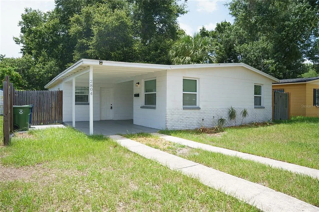 4 bed, 2.0 bath, 1349 sqft, $2,400 — Photo 2