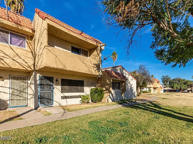 4759 W Marlette Ave — Photo 3