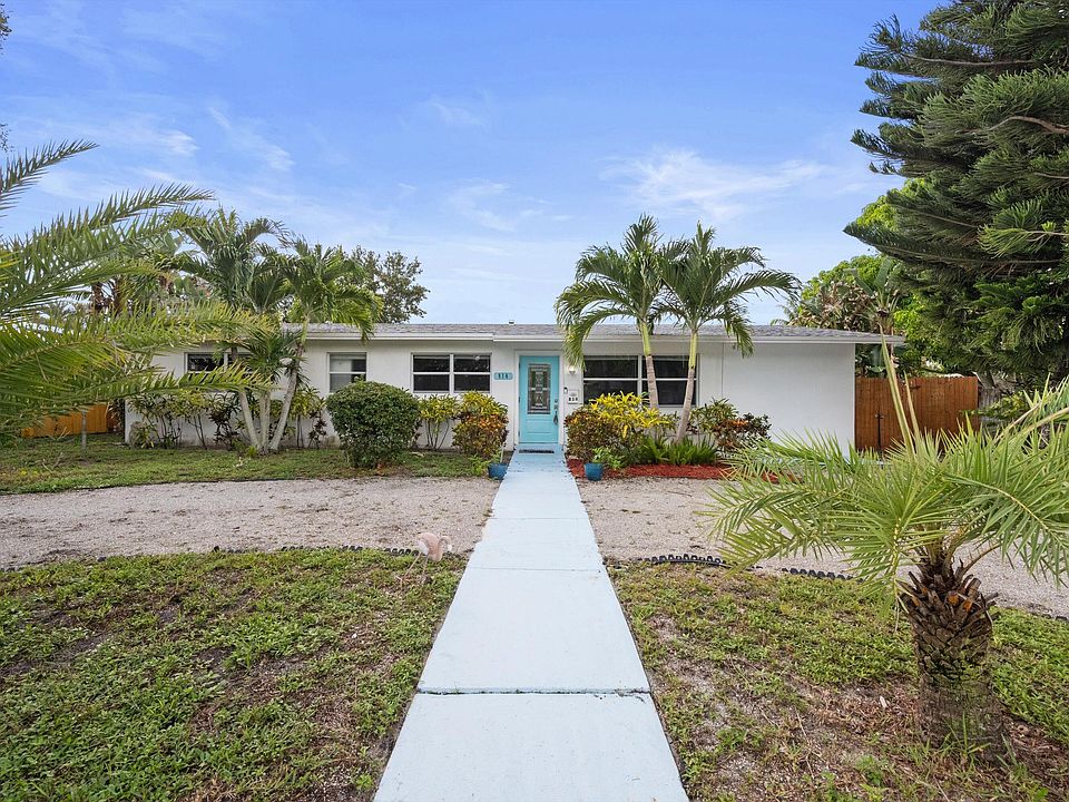 1st image of 814 W Kalmia Drive