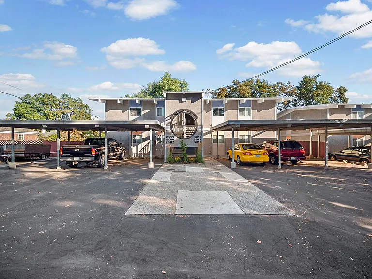 Renovated 2bd/1ba Millwood Apartment | A/C | Covered Parking | Pet Friendly | Avail Upon Request — Photo 7