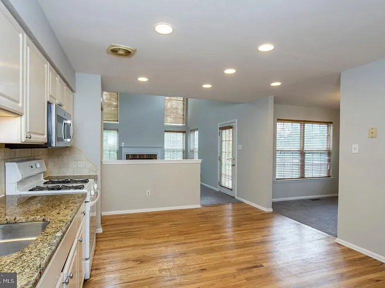 105 Farrington Ct — Photo 5