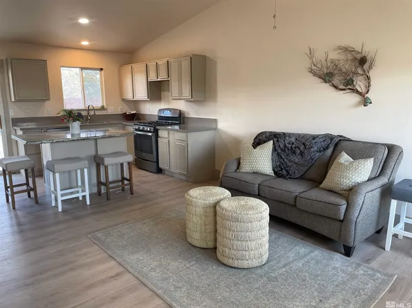 795 Summer Dr, Sun Valley, NV 89433