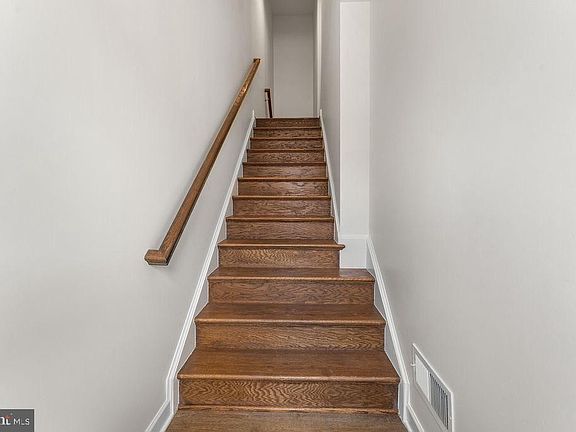 2nd image of 8103 Zoe Pl