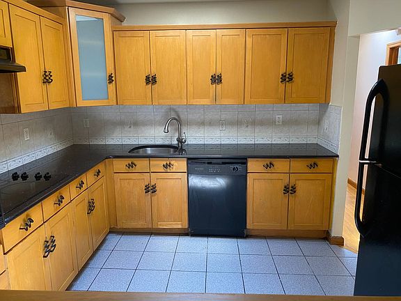 5th image of 2052 E 56th St #3