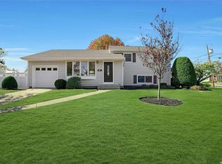 70 Ocean Ave, Massapequa, NY 11758