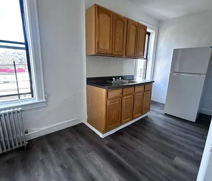 15 Locust Hill Ave — Photo 1