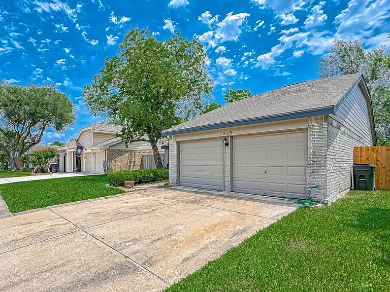 2235 Sentinal Oaks St — Photo 32