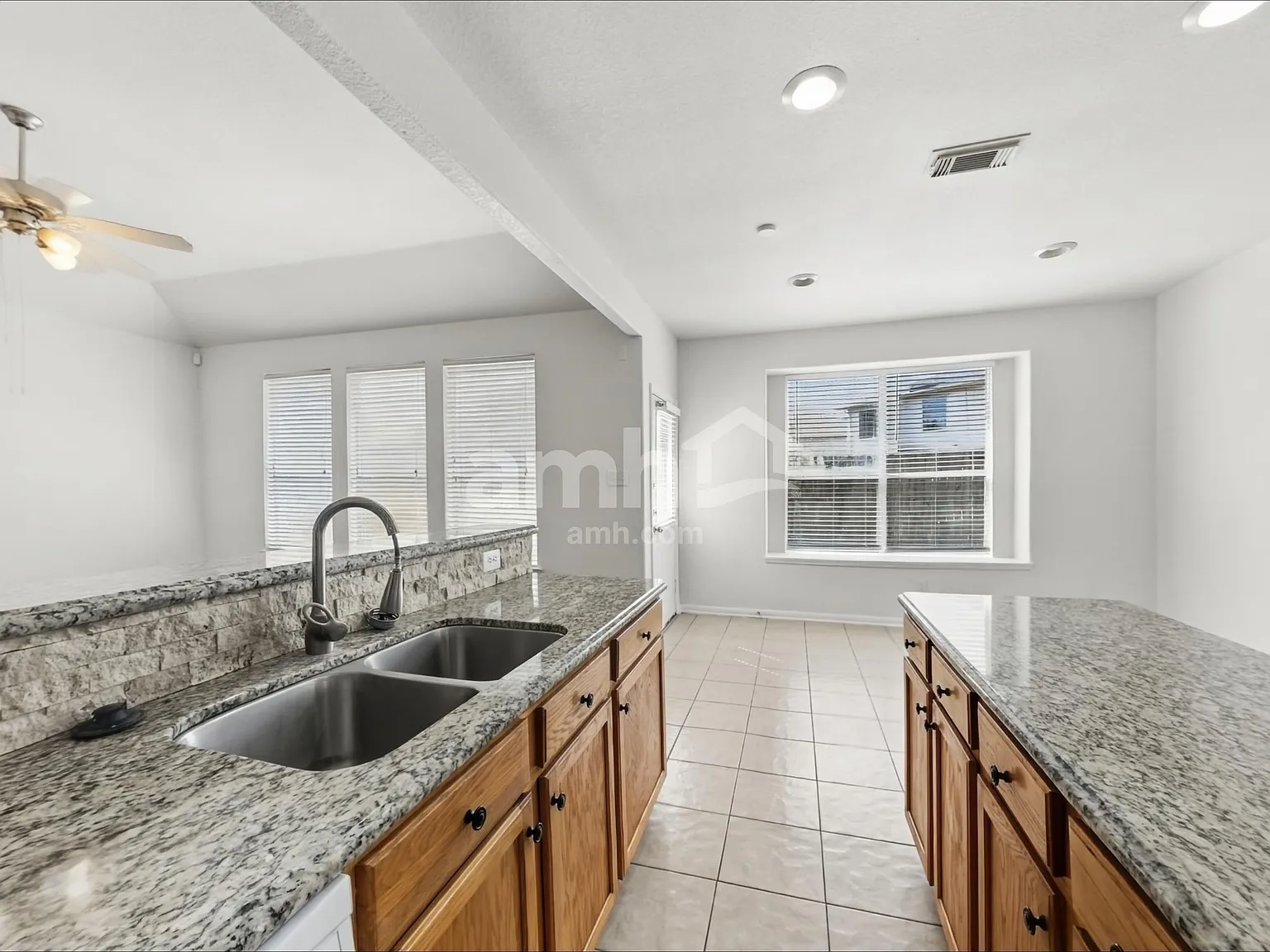 3 bed, 2.0 bath, 2240 sqft, $2,350 — Photo 4