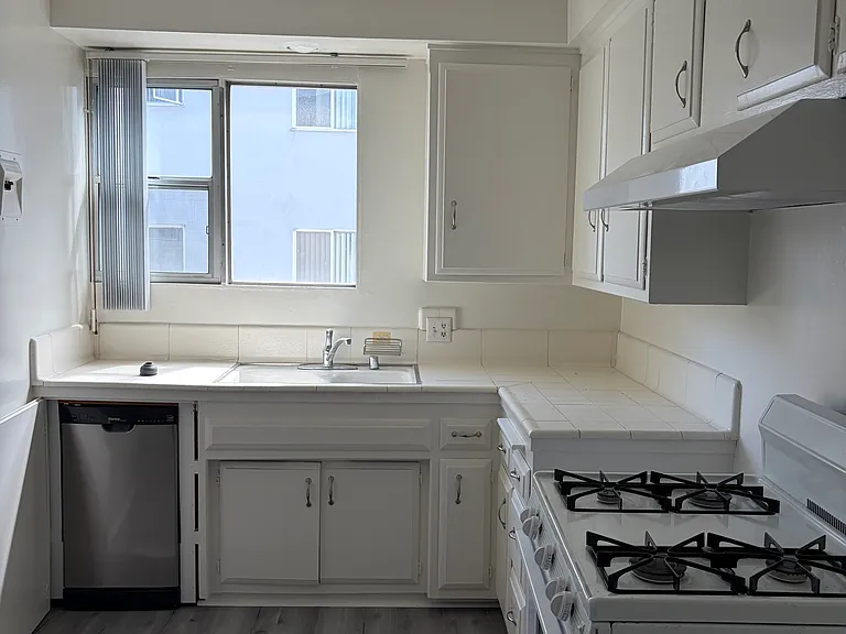 329 California Ave #9 — Photo 2