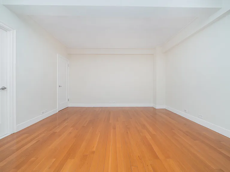 400 E 58th St #16HW — Photo 8