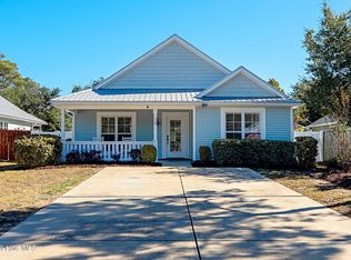 118 NW 11th St, Oak Island, NC 28465