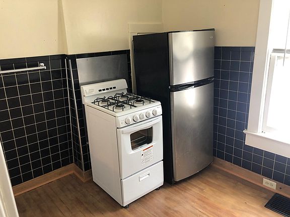 3rd image of 208 Lake Ave #5