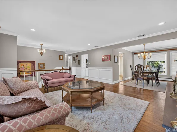 7 Chatham Road, Commack, NY 11725