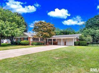 6024 N Briarwood Ln, Peoria, IL 61614