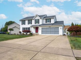 3255 Brookfield Ln, Hamburg, NY 14075