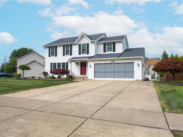 3255 Brookfield Ln, Hamburg, NY 14075