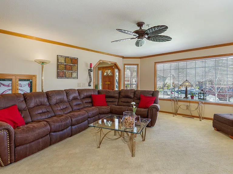 Pictures taken when it was for sale last.