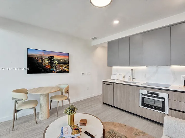 580 72nd St #Penthouse 13 — Photo 8