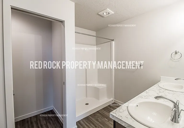 319 S Woodlawn Ln — Photo 16