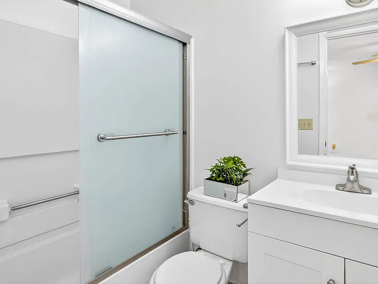 208 Finley Forest Dr — Photo 32