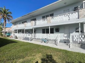 7600 Dickens Ave, Miami Beach, FL