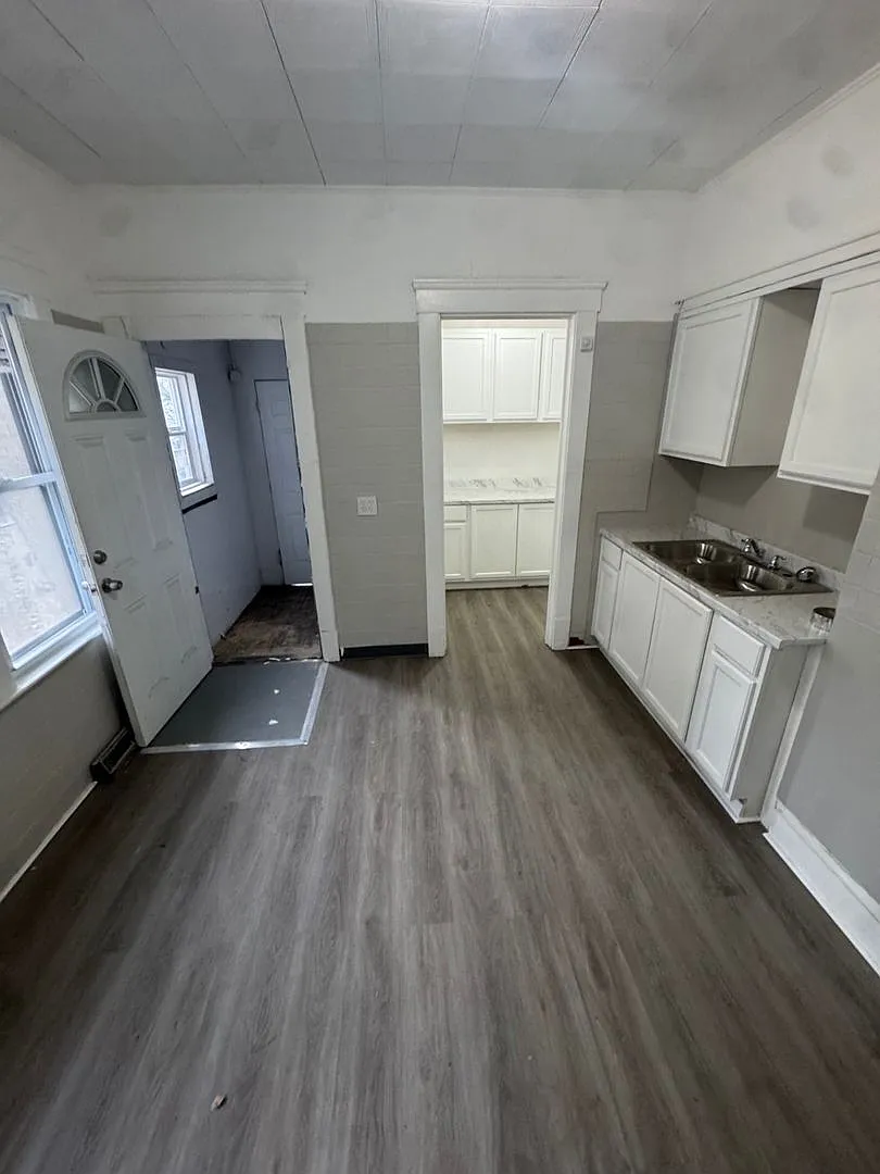 4 Bedroom Home for Rent in Glenville Cleveland — Photo 2