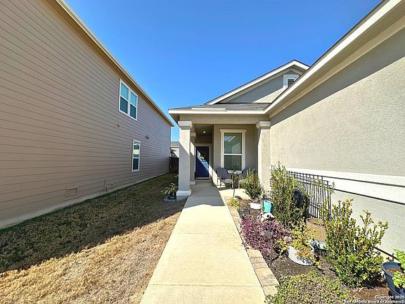 3rd image of 272 BLACKTAIL DR