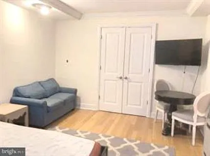 1701 Locust St — Photo 2