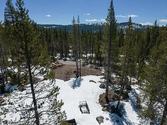 3rd image of 20954 Donner Pass Rd