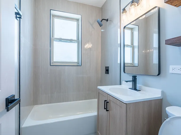 6239 N Western Ave #202 — Photo 12
