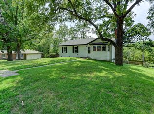 2820 Berry Ln, Independence, MO 64057