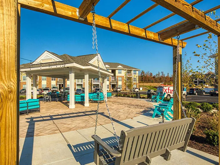 Sapphire at Centerpointe — Photo 18