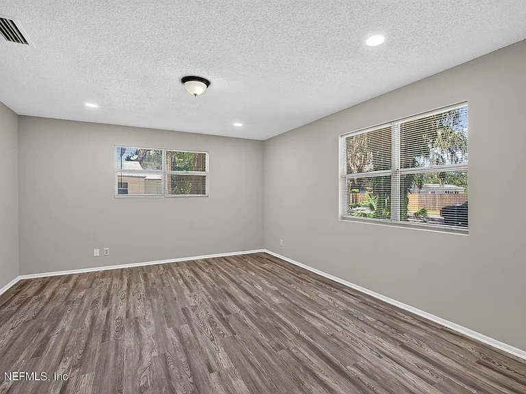 417 S Pine Ave — Photo 7