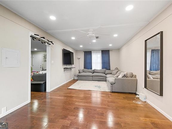 3rd image of 1454 Helen Ln SW