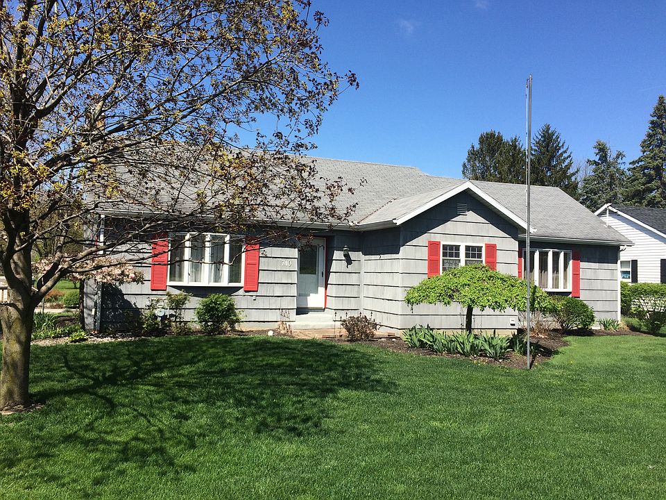1st image of 400 W Lincoln Dr