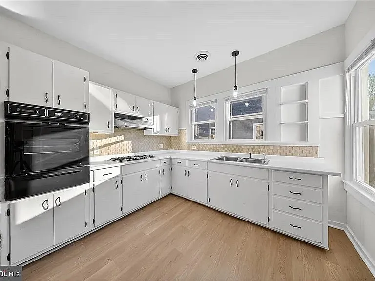 615 W 13th St — Photo 3