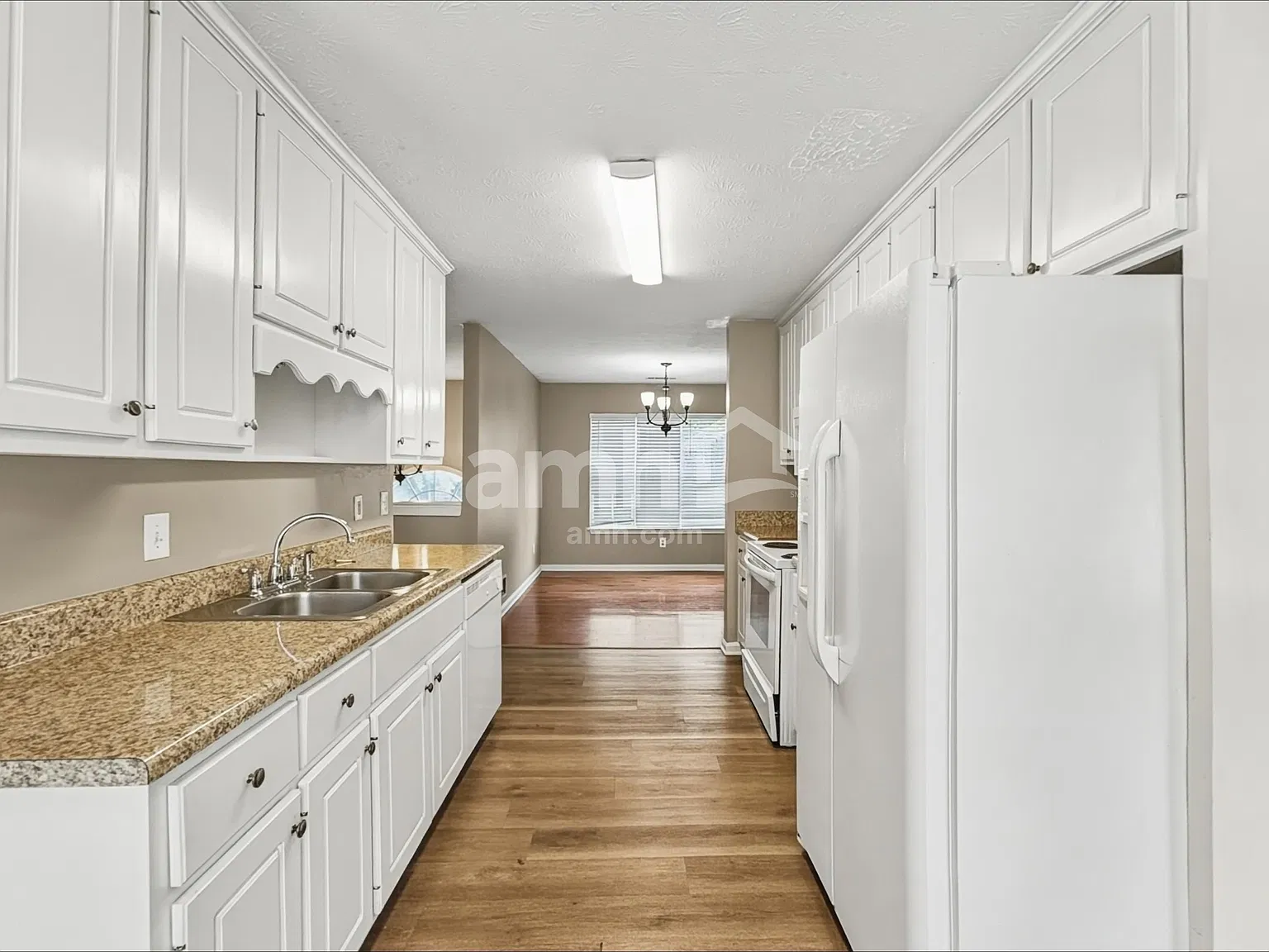 4 bed, 3.0 bath, 2317 sqft, $2,295 — Photo 4