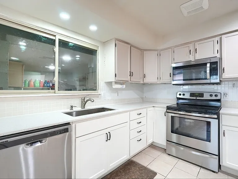 1273 Valencia Ln — Photo 10
