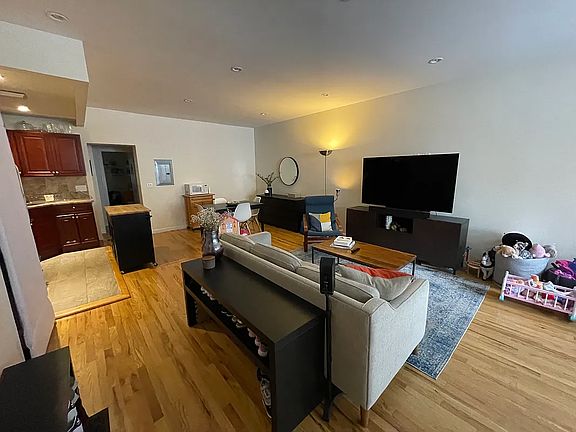 2nd image of 2354 36th St Floor 2
