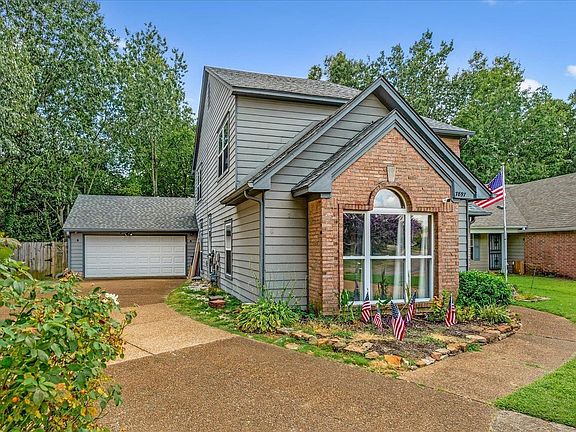 2nd image of 7897 Bentwood Cir