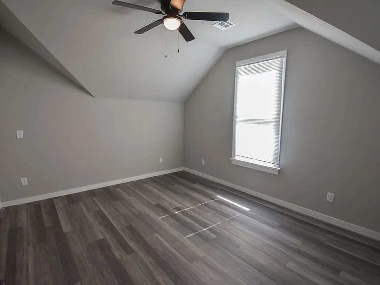 772 S Locust Ave — Photo 25