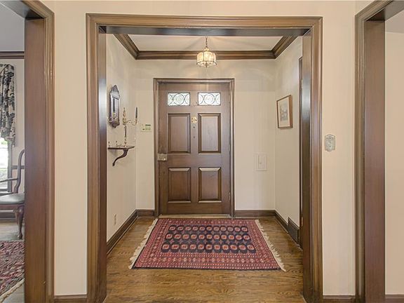 3rd image of 1015 W 67th Ter