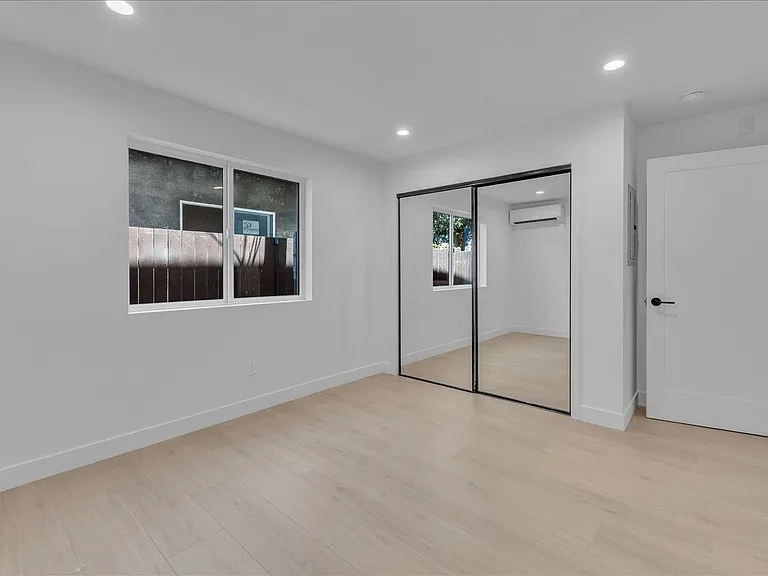 6915 Encino Ave #LOWER — Photo 18