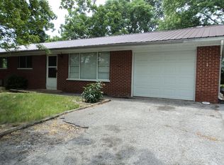 1909 Main Dr, High Ridge, MO 63049