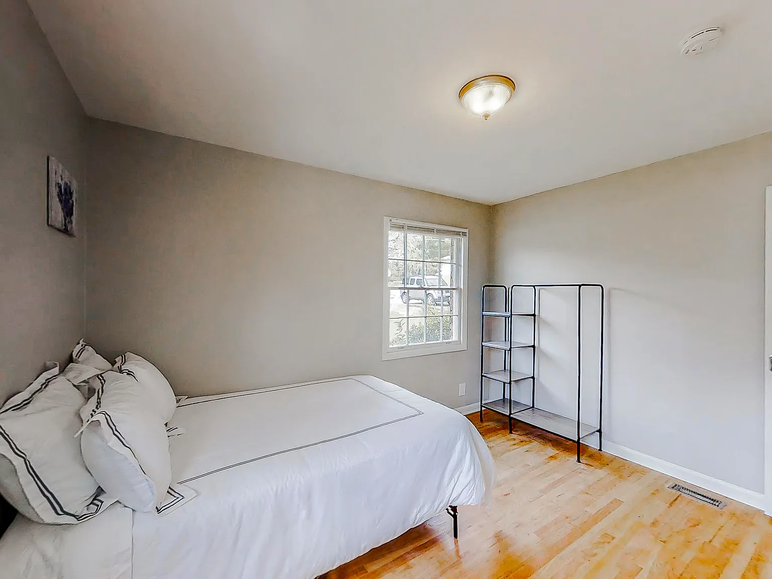 4 bed, 2.0 bath, 1000 sqft, $754 — Photo 2