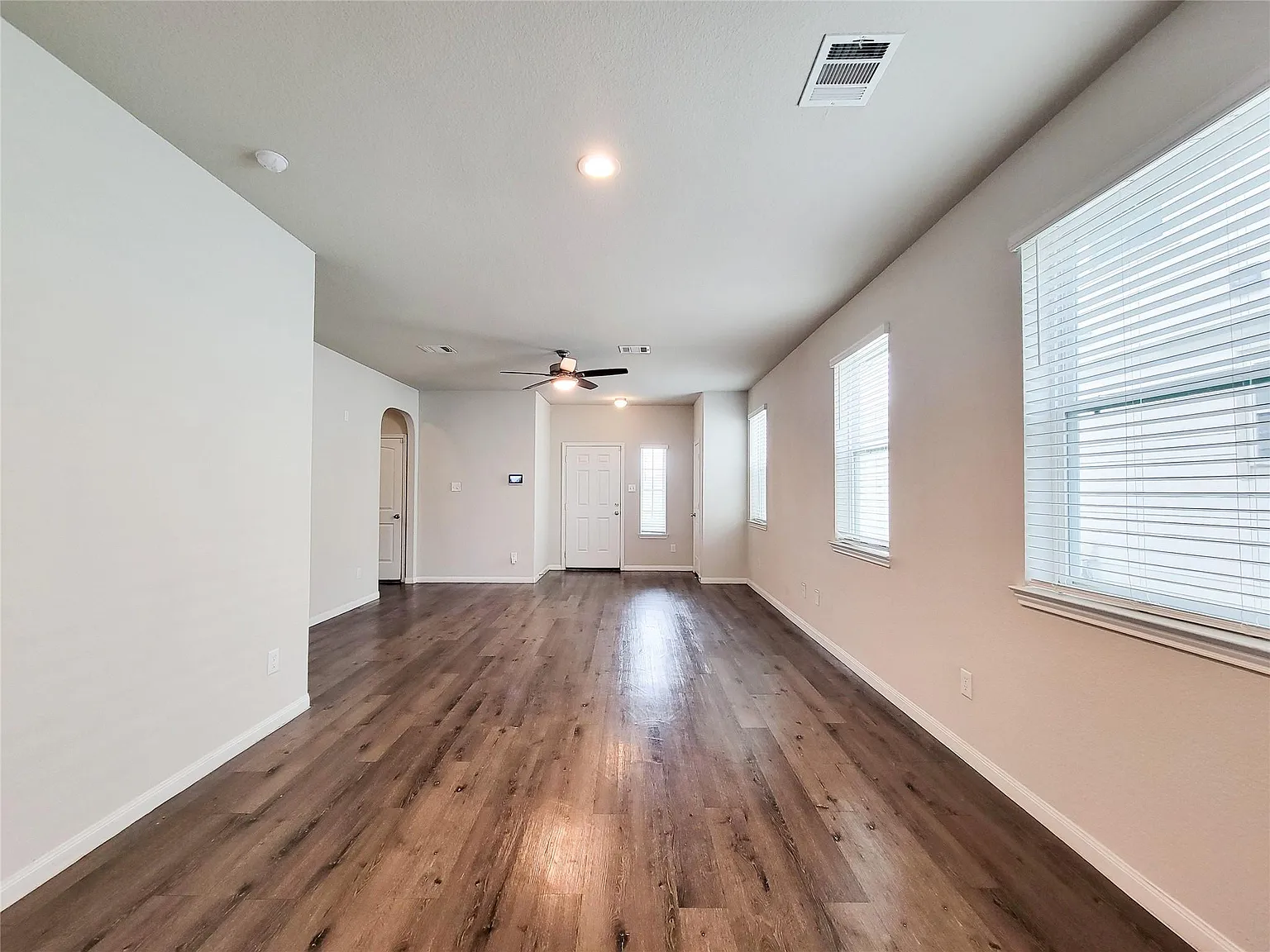 4 bed, 2.5 bath, 2114 sqft, $2,150 — Photo 4