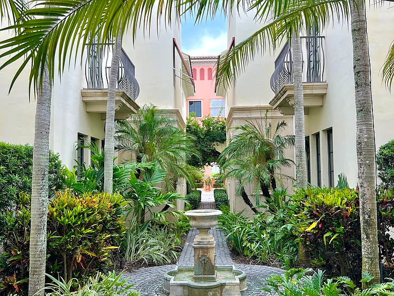 1520 Ocean Dr — Photo 3